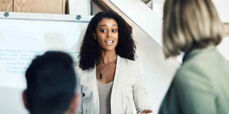 Manager présentant devant la haute direction
